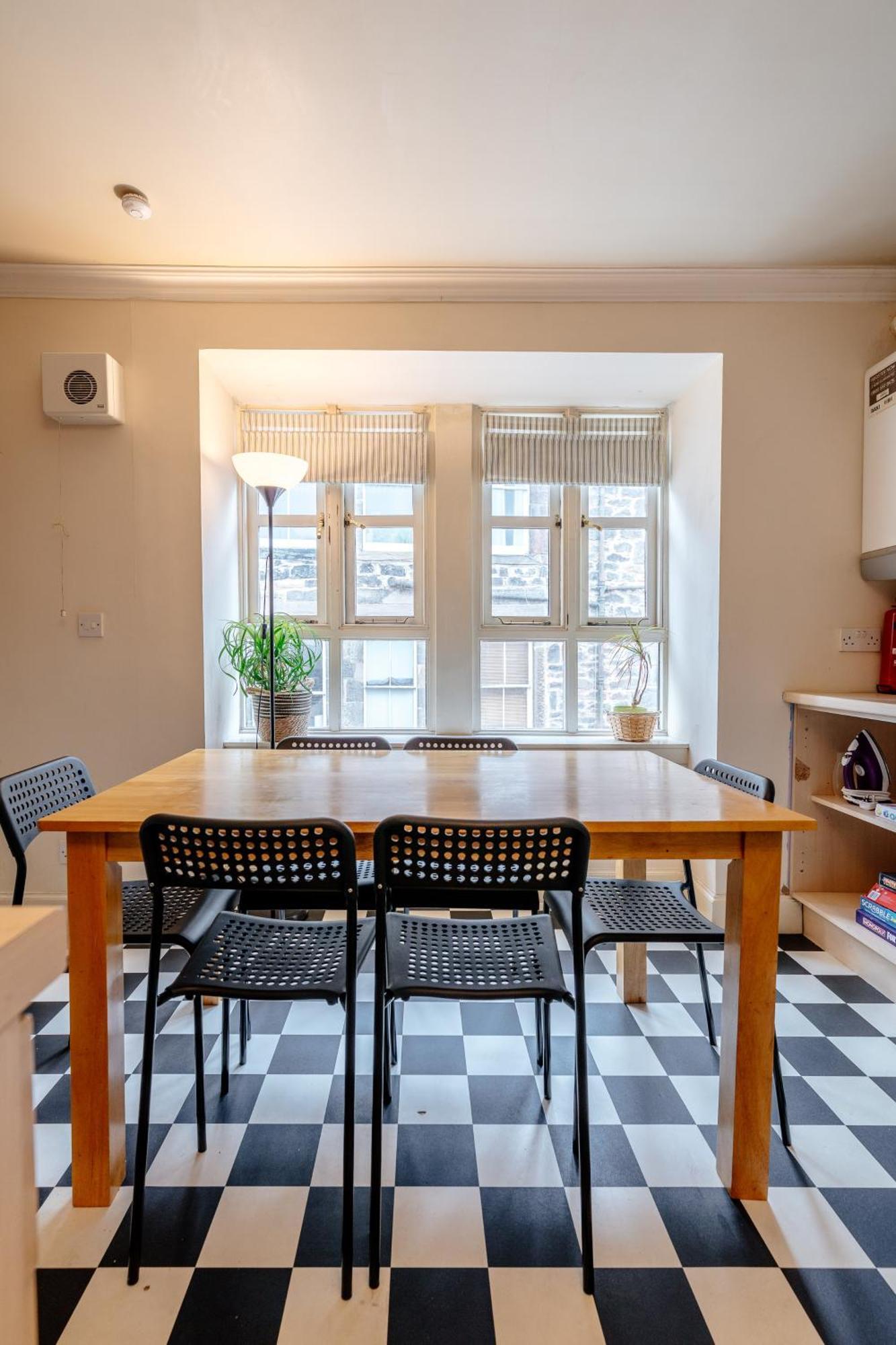 Comfortable Leith Free Parking Apartment Edinburgh