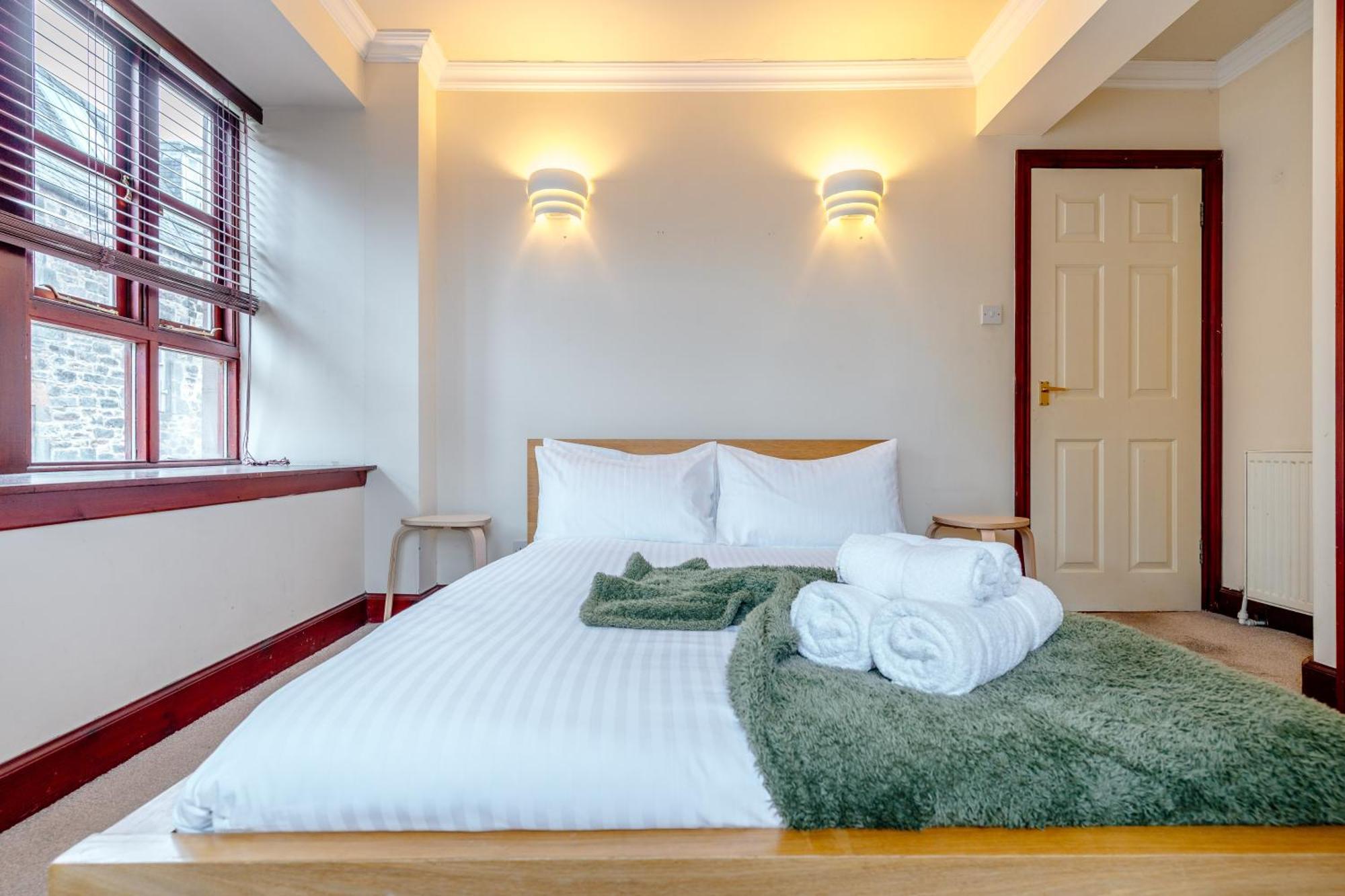 Comfortable Leith Free Parking Apartment Edinburgh