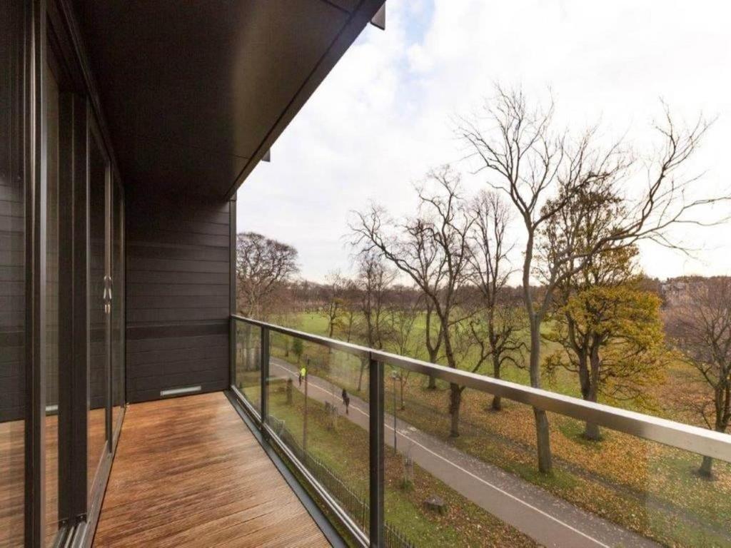 Stylish 2br In Quartermile Balcony & Garden View Apartment Edinburgh