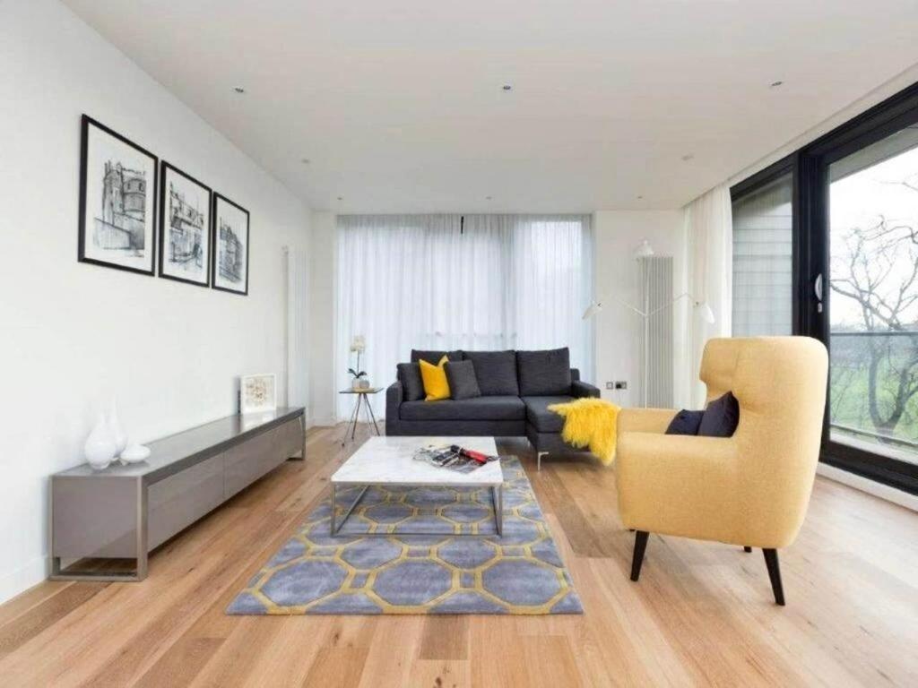 Stylish 2br In Quartermile Balcony & Garden View *