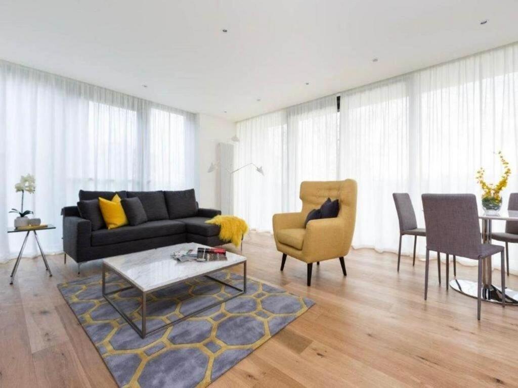 Stylish 2br In Quartermile Balcony & Garden View *