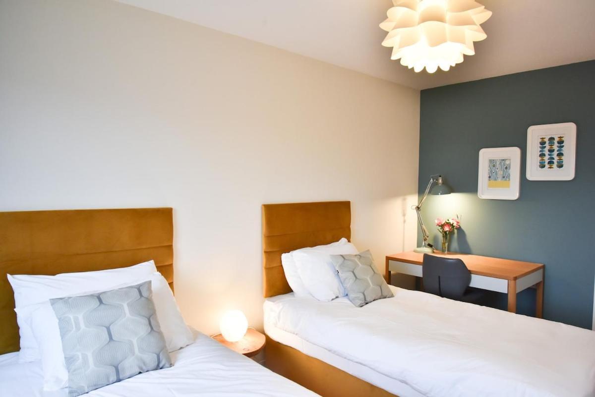 Apartment Mid-century Gem Steps From The Edinburgh