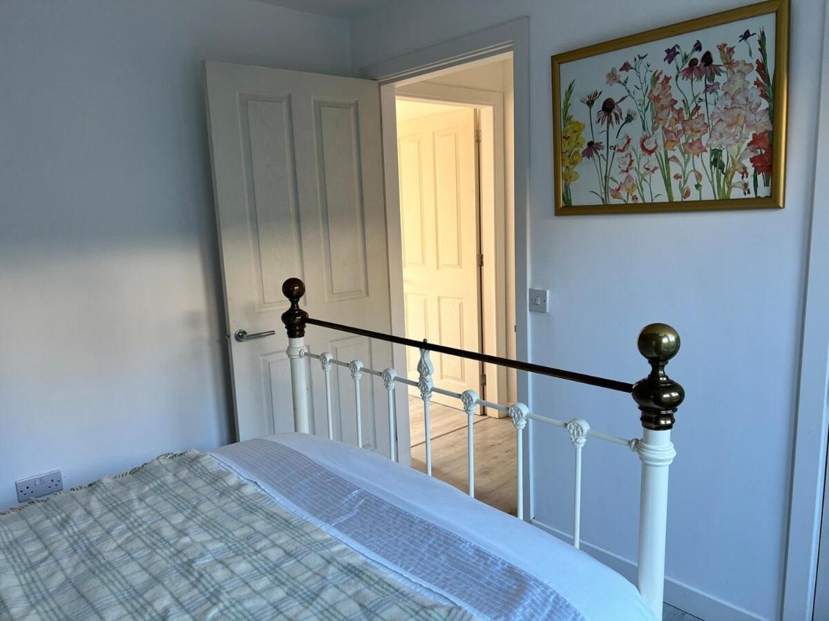 Apartment Self-contained Ground Level With Hill View