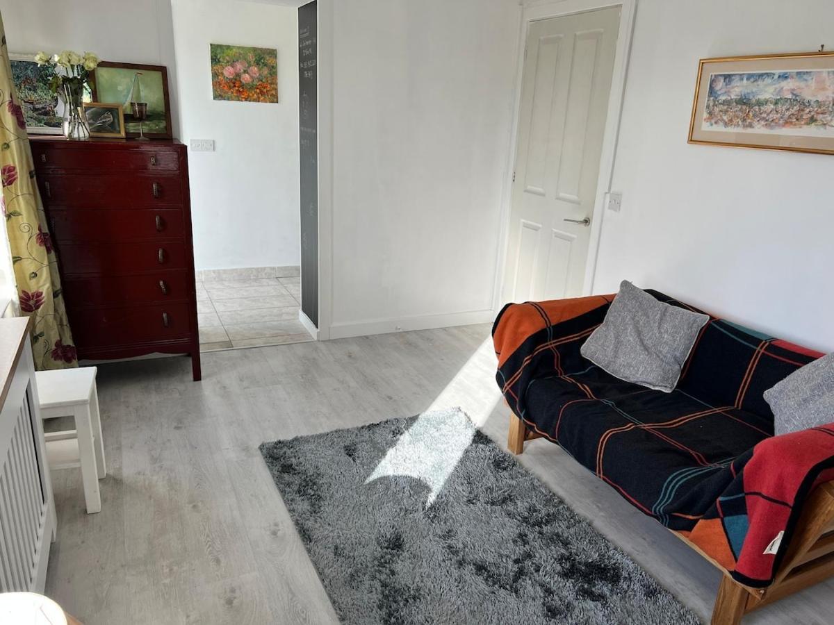 Apartment Self-contained Ground Level With Hill View *