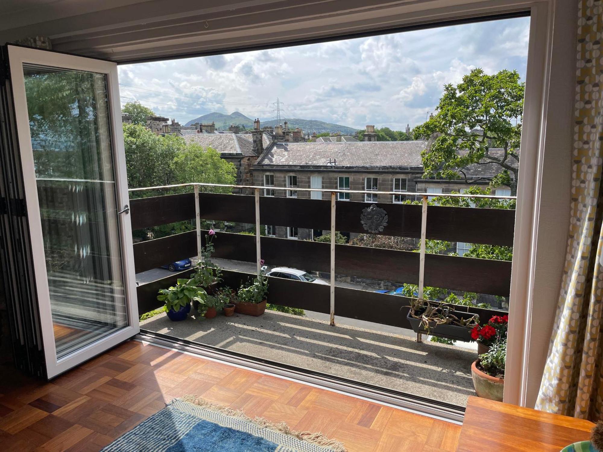 Apartment Mid-century Gem Steps From The