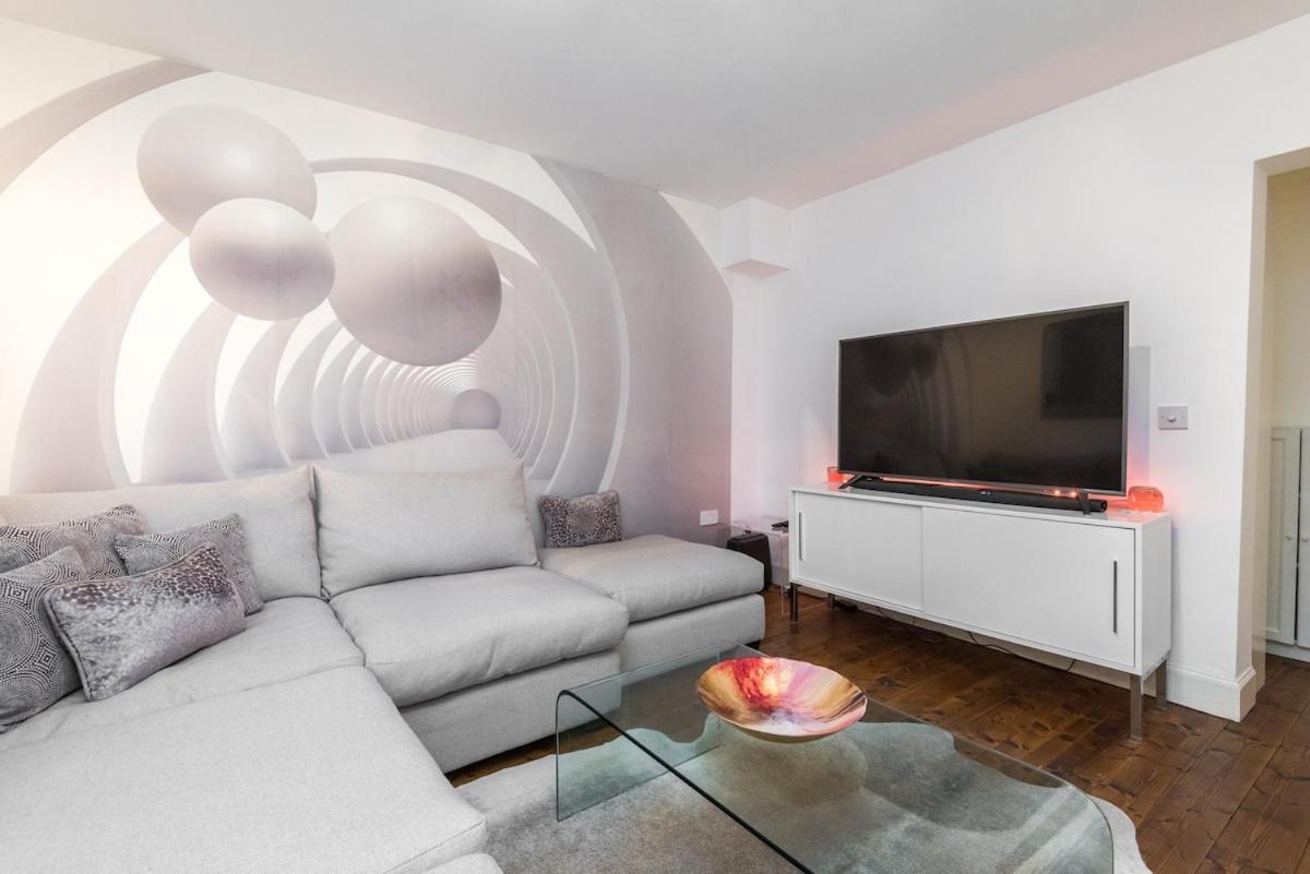 Holiday home Modern Holyrood Family Retreat Edinburgh