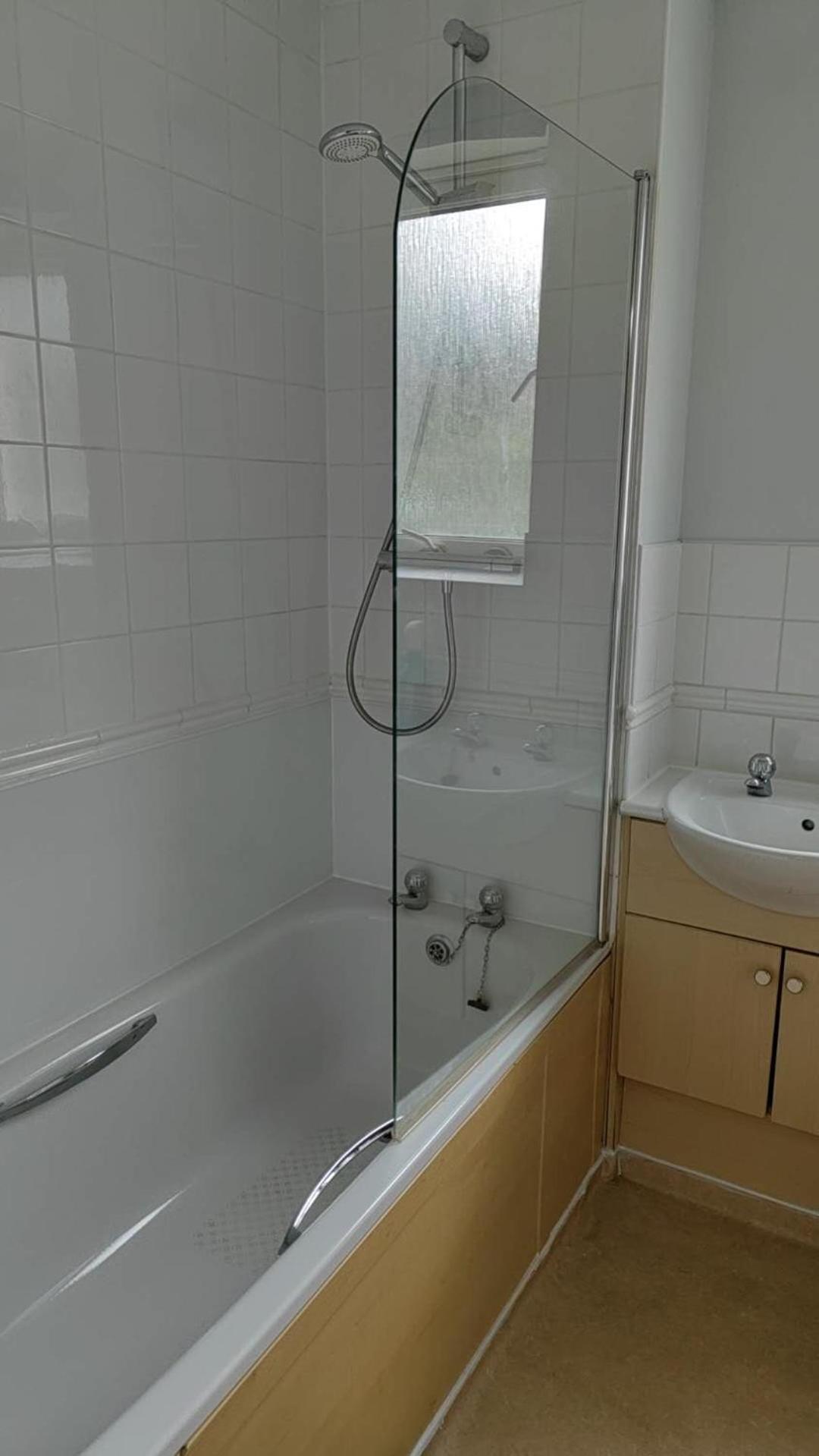 New Town Retreat By Leath Walk- Free Parking Apartment