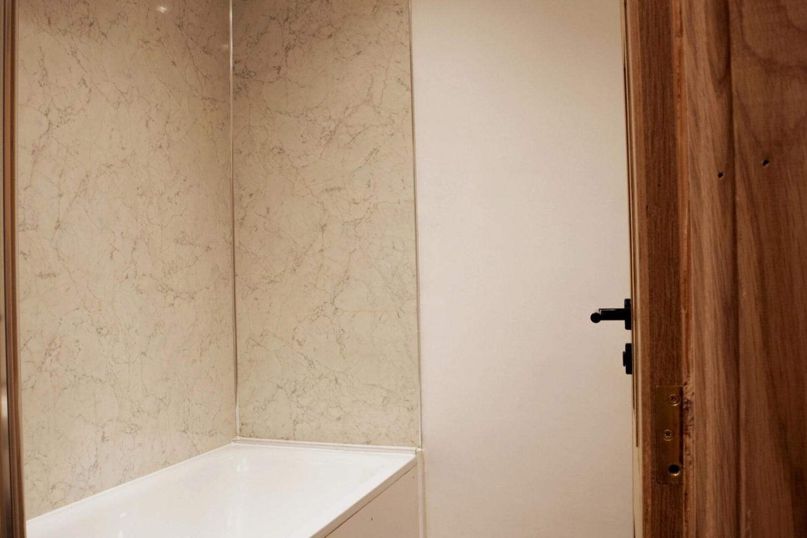 Elegant & Sunny 2bd Basement Stay, Edinburgh! *