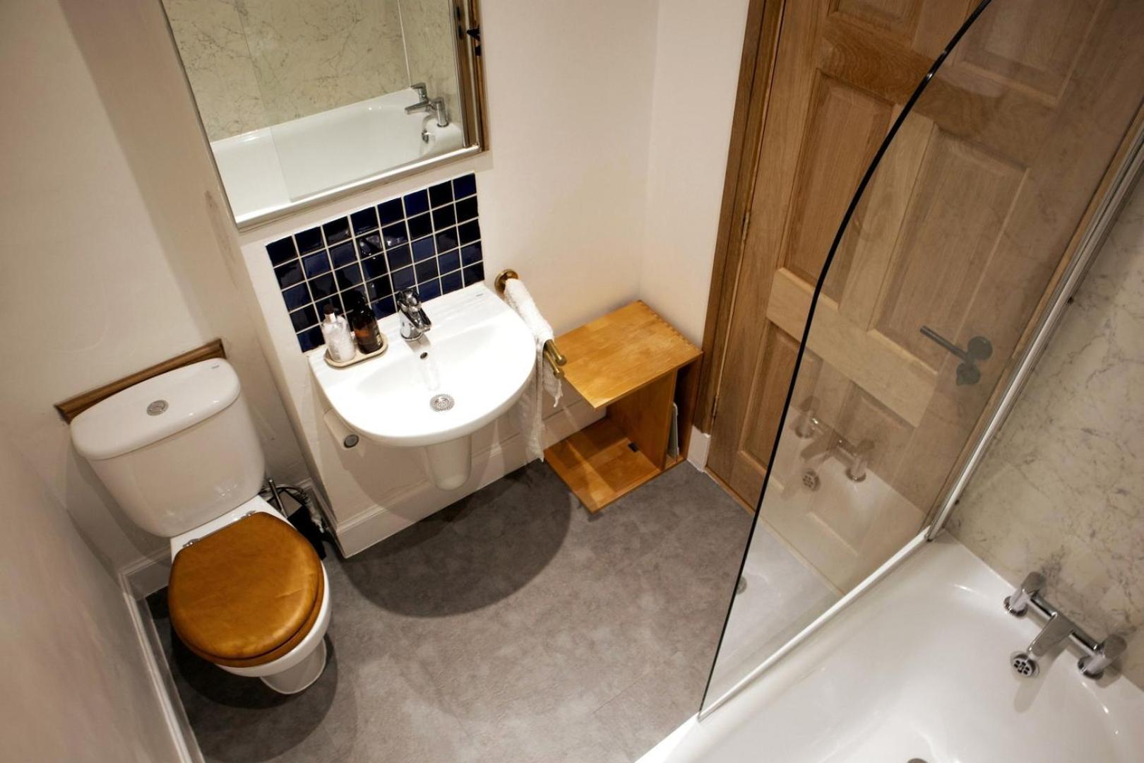 Elegant & Sunny 2bd Basement Stay, Edinburgh! Apartment