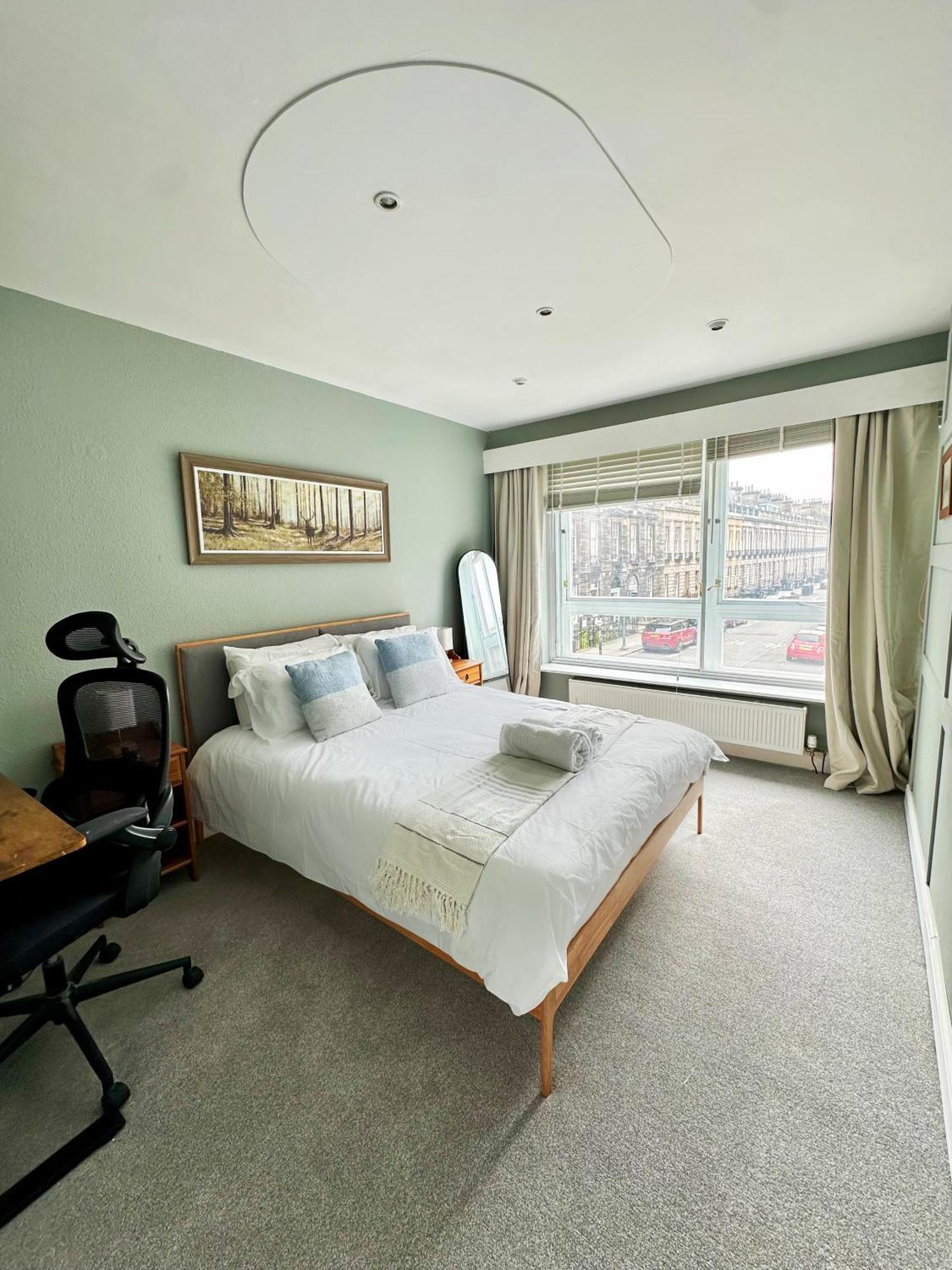 Duplex - Centre 4-bed Retreat Apartment