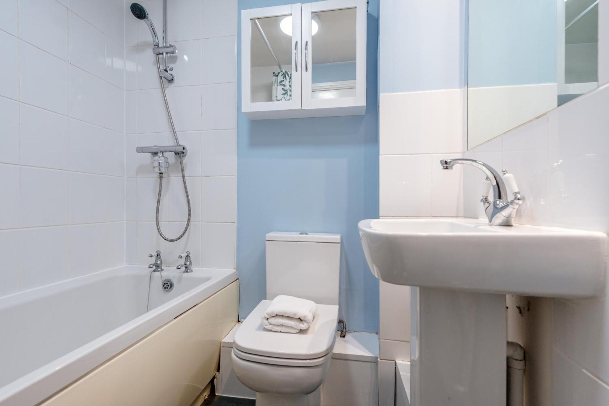 Chic 2-bed Near Centre