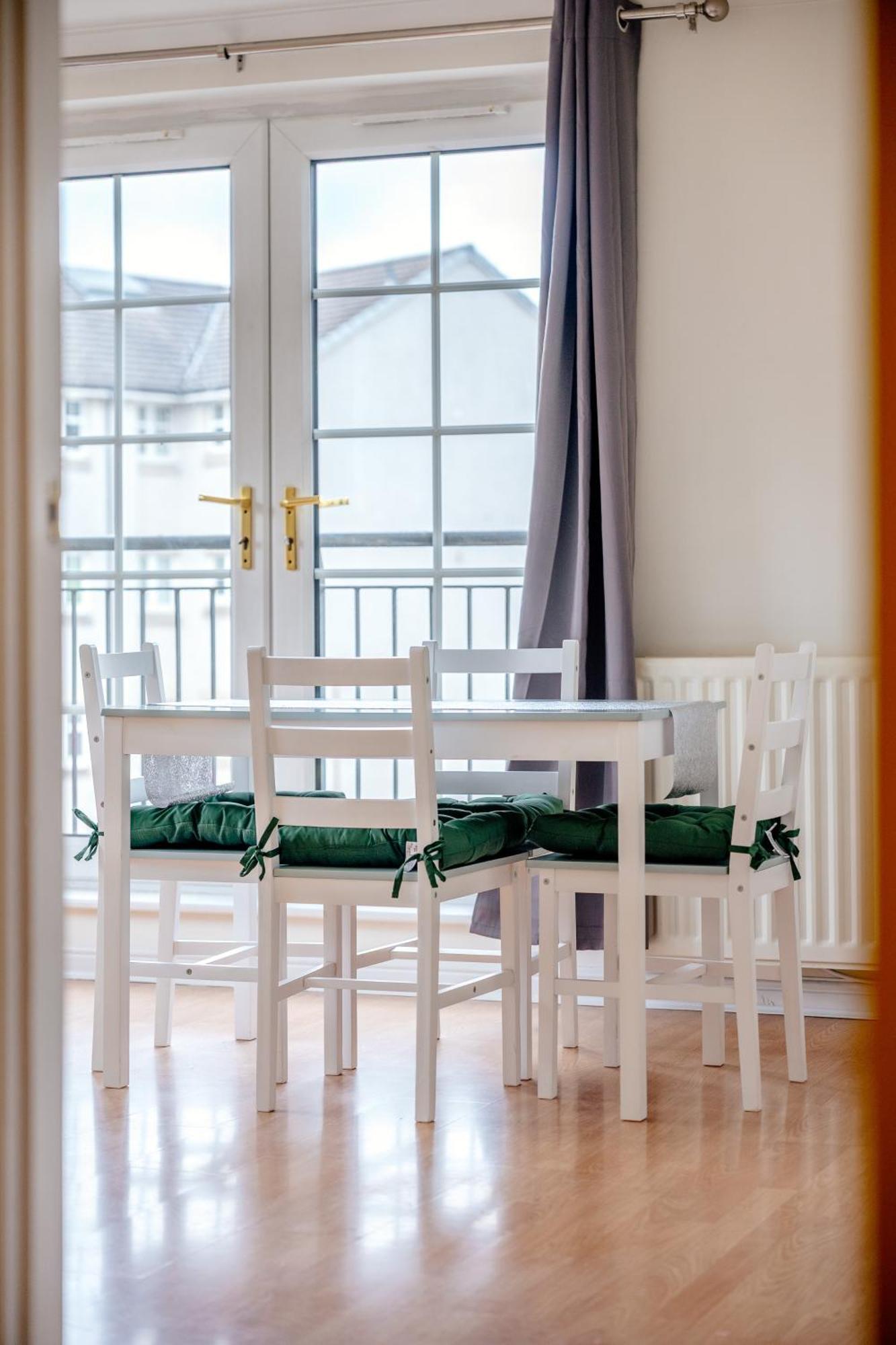 Chic 2-bed Near Centre *