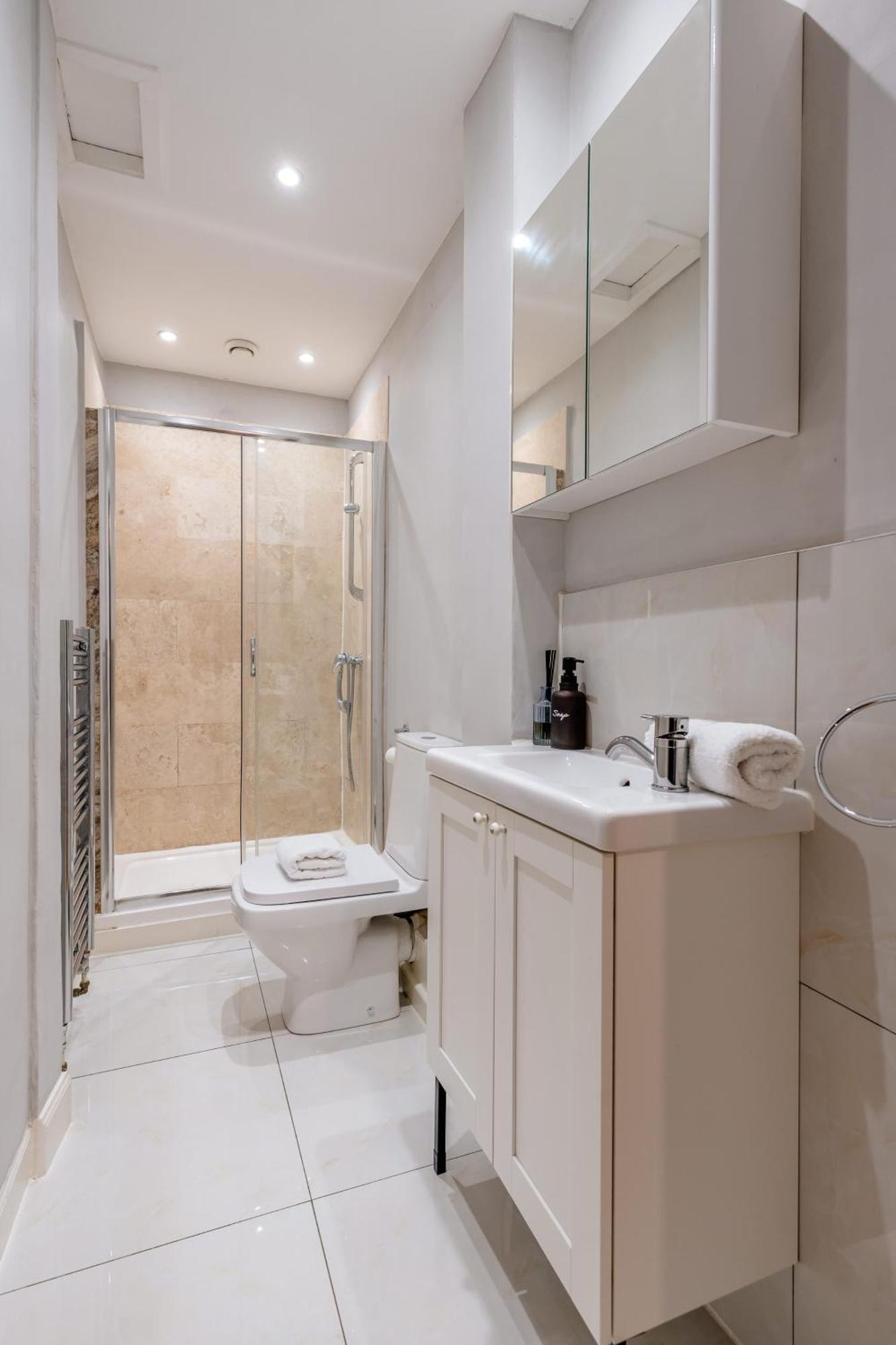 Elegant 2br On Leven St Apartment *
