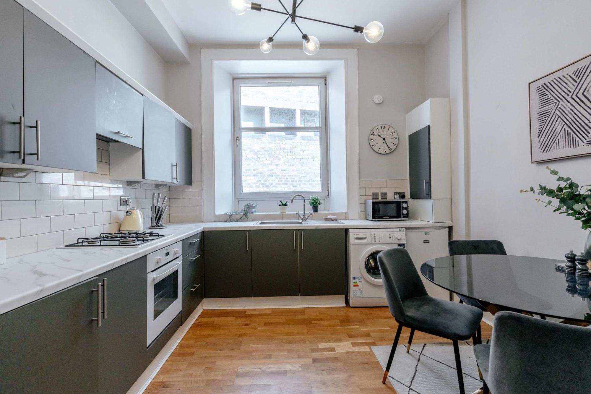 Elegant 2br On Leven St