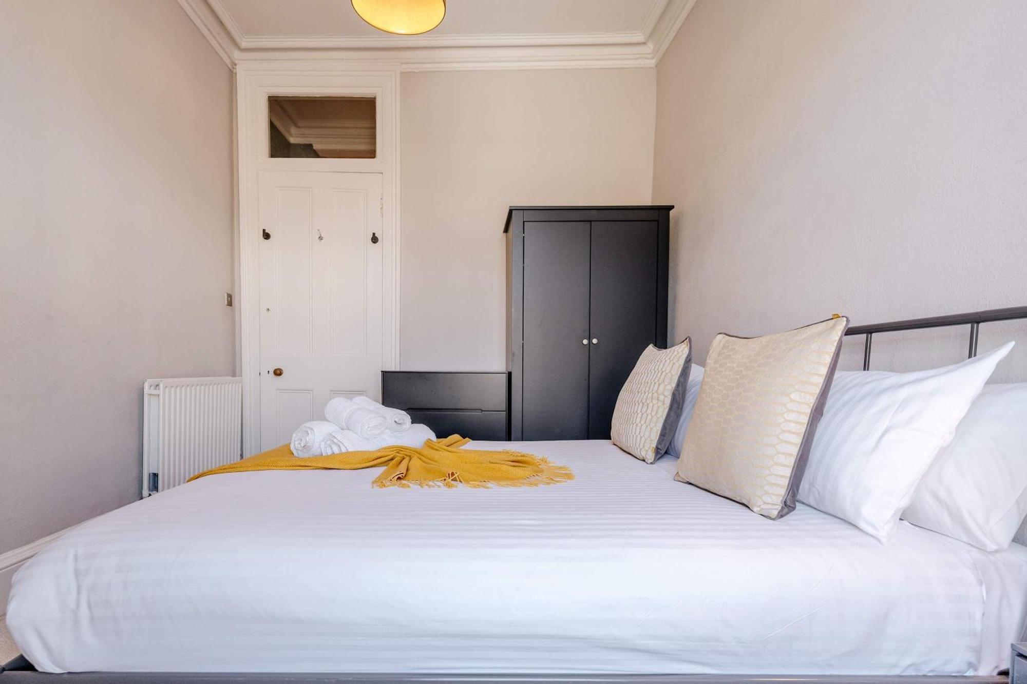 Apartment Elegant 2br On Leven St Edinburgh