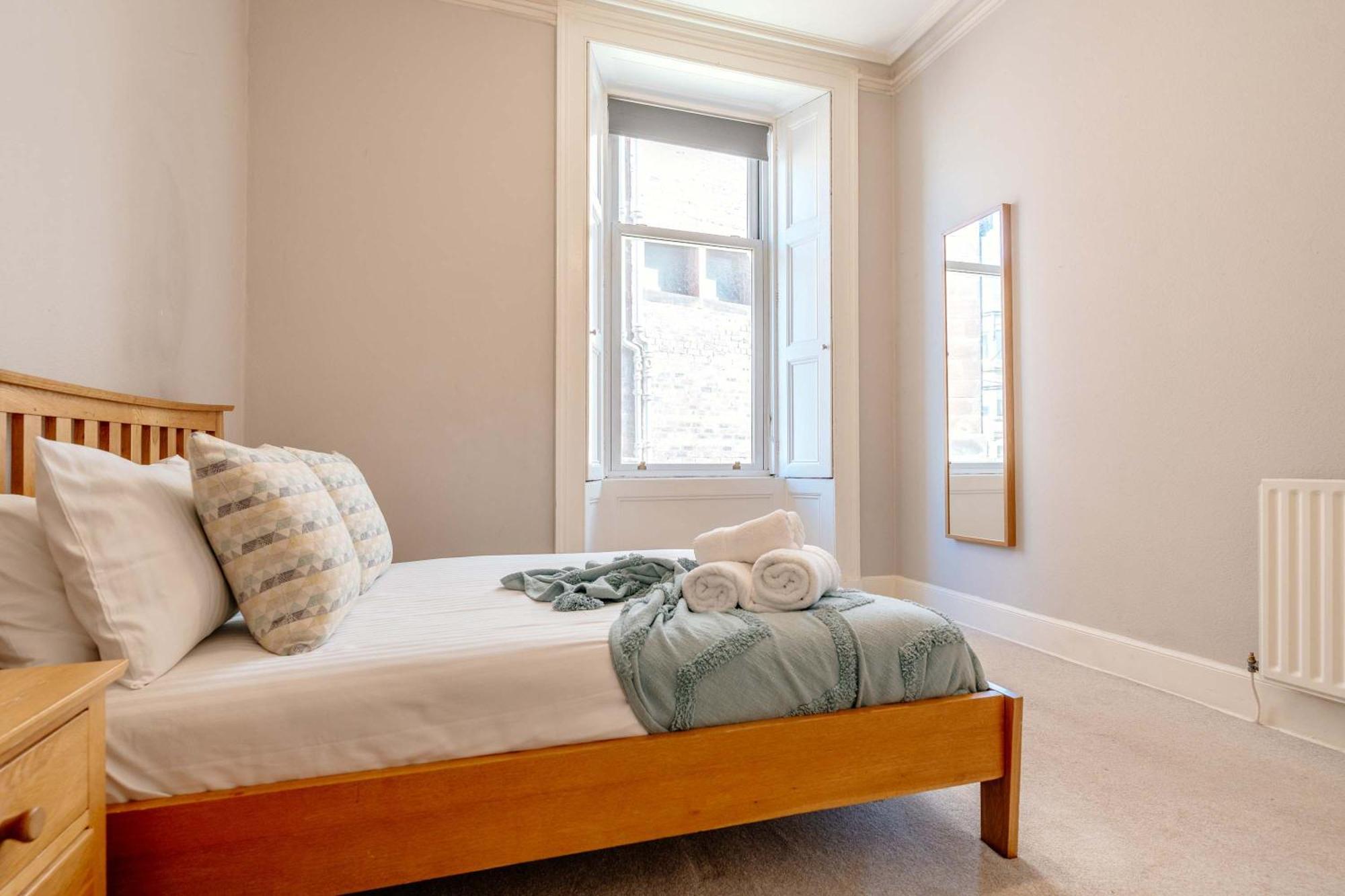 Apartment Elegant 2br On Leven St Edinburgh