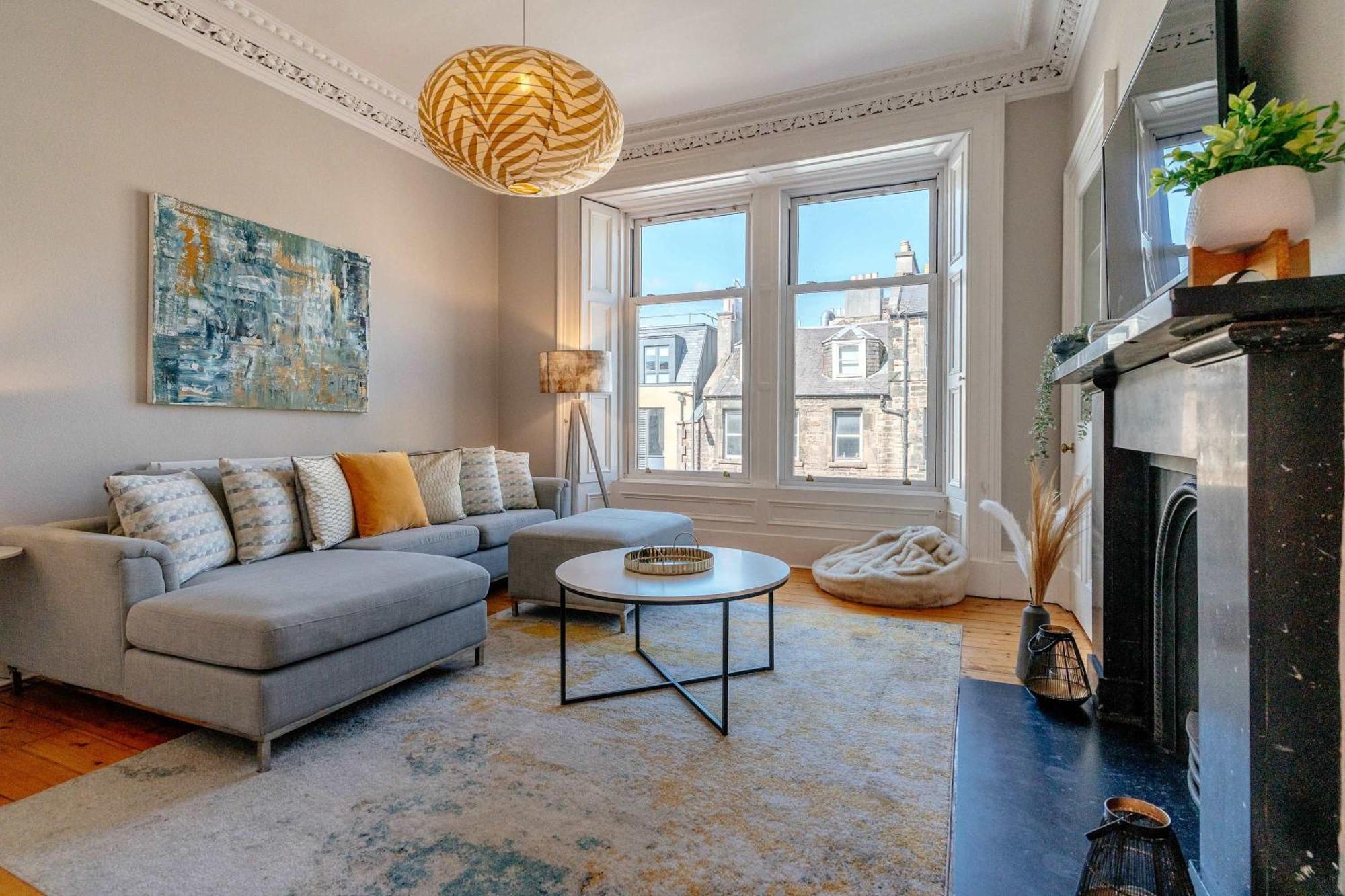 Elegant 2br On Leven St