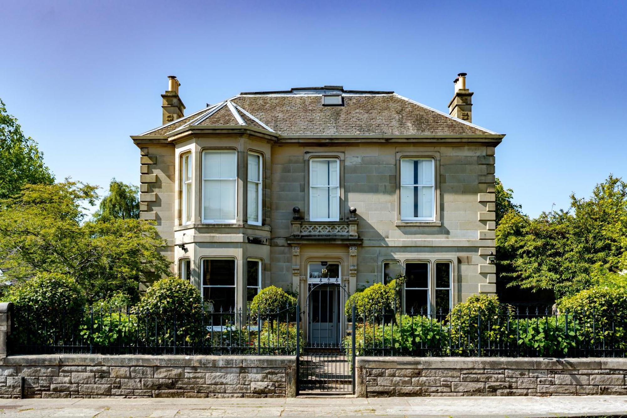 Private And Prestigious Luxury Holiday home *