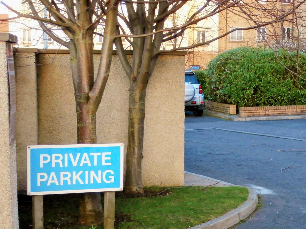 Calton Apartments *