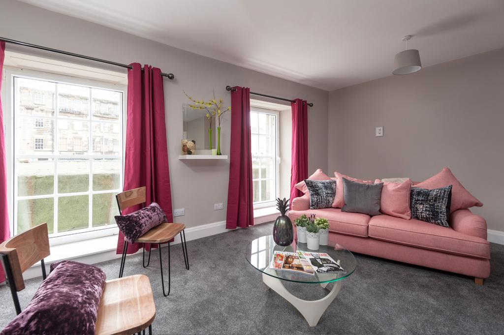 Cornerstone Apartment *