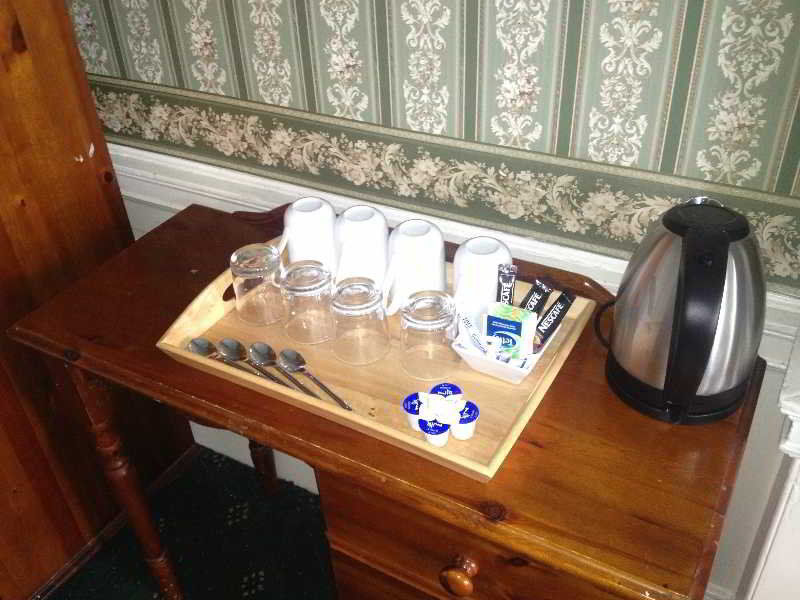 Adelphi Guest house 2*