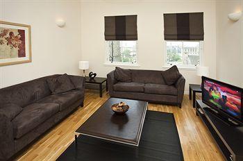 Aparthotel St Giles 4*
