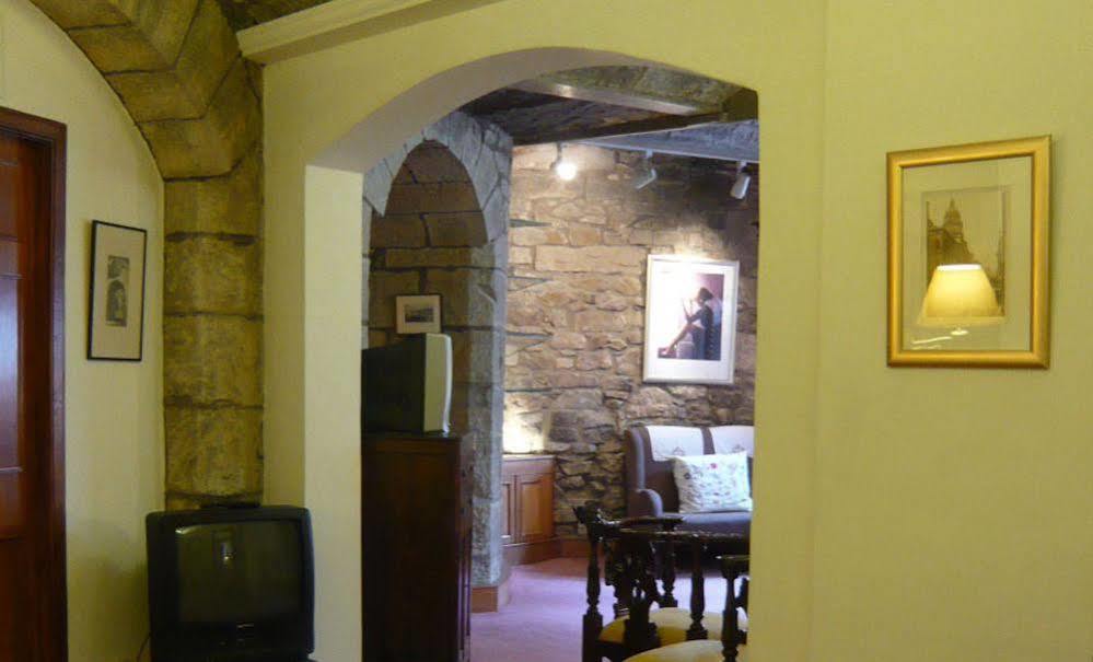 Royal Mile Hotel