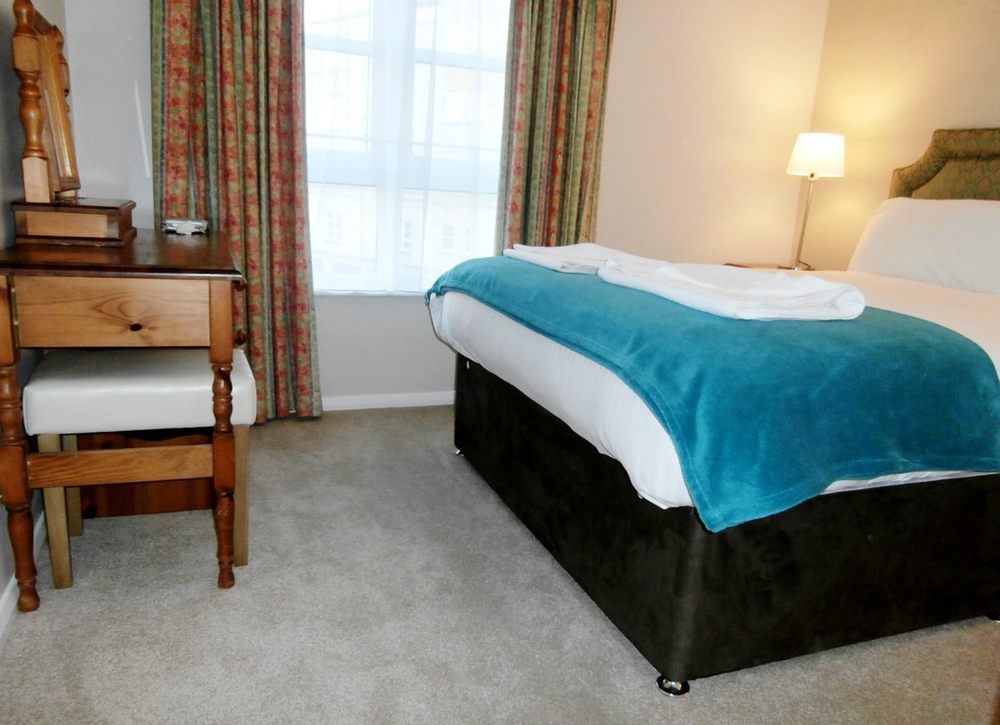 Calton Apartments *
