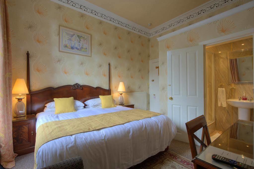Castle Park 4* Edinburgh