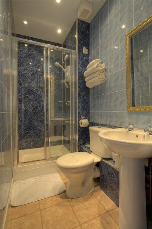 Castle Park 4* Edinburgh