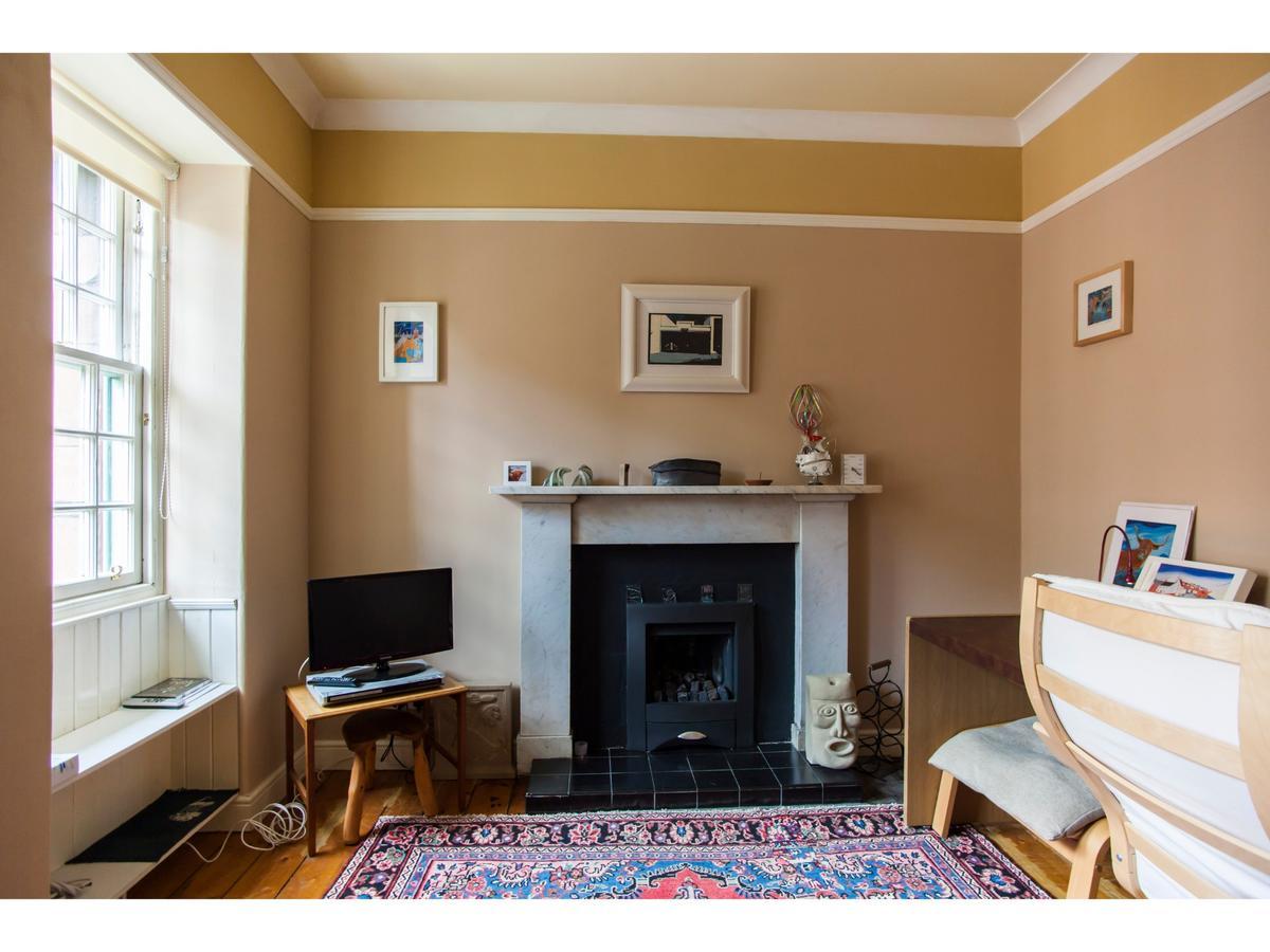 Historic Dean Village Treasure, Sleeps 4 Apartment *