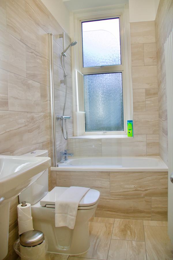 2 Bedroom Flat Off Leith Walk Accommodates 7