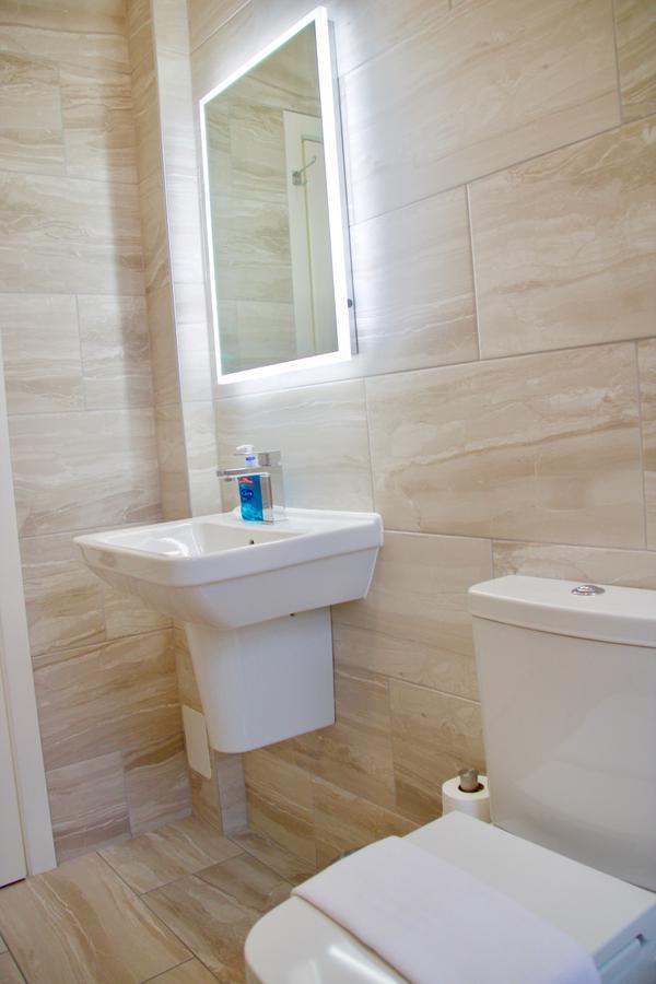 2 Bedroom Flat Off Leith Walk Accommodates 7 Edinburgh