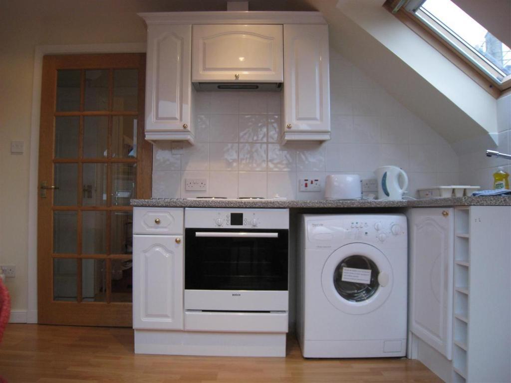 Featherhall Garden Court Apartment Edinburgh