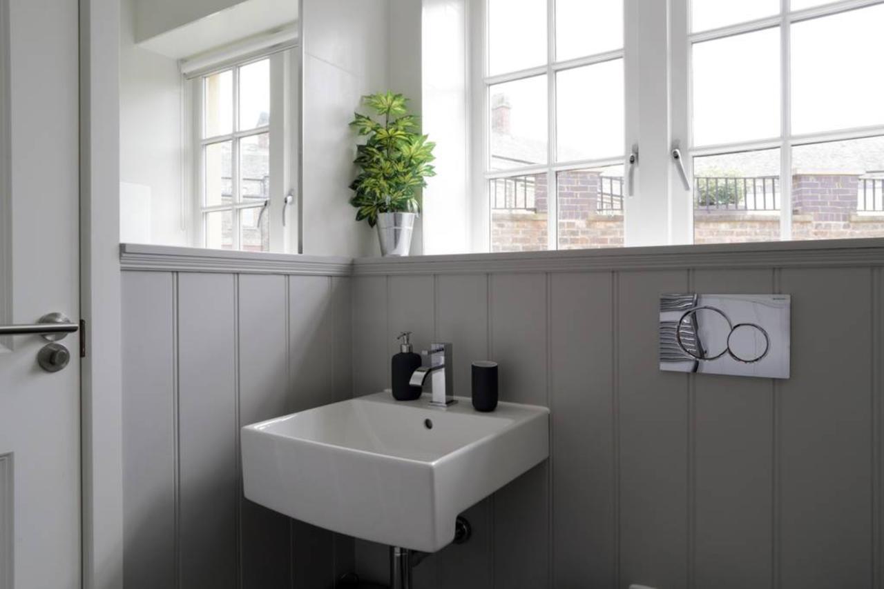 Apartment Spacious 2 Bedroom Loft In Converted School! *