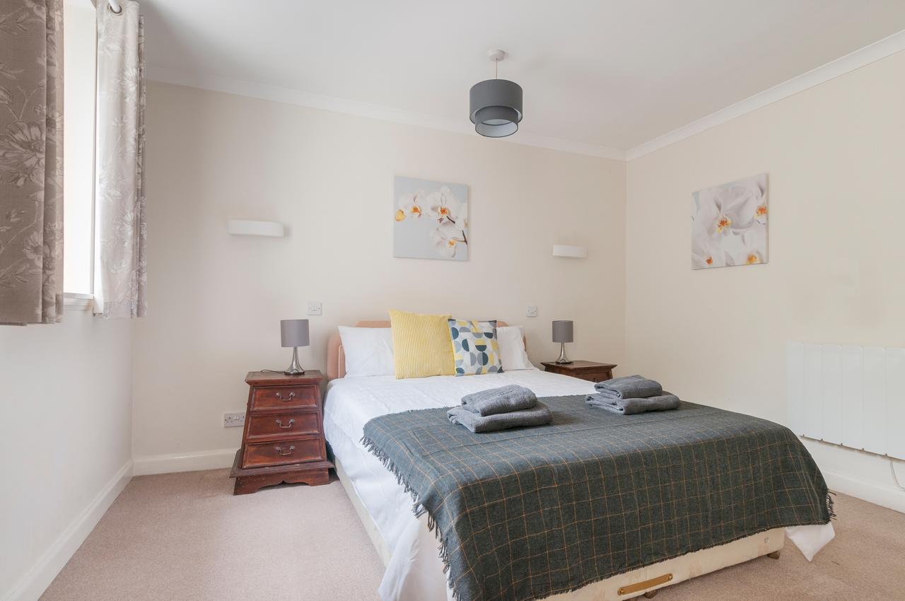 Stunning 2 Bed Near Haymarket With Pool Apartment