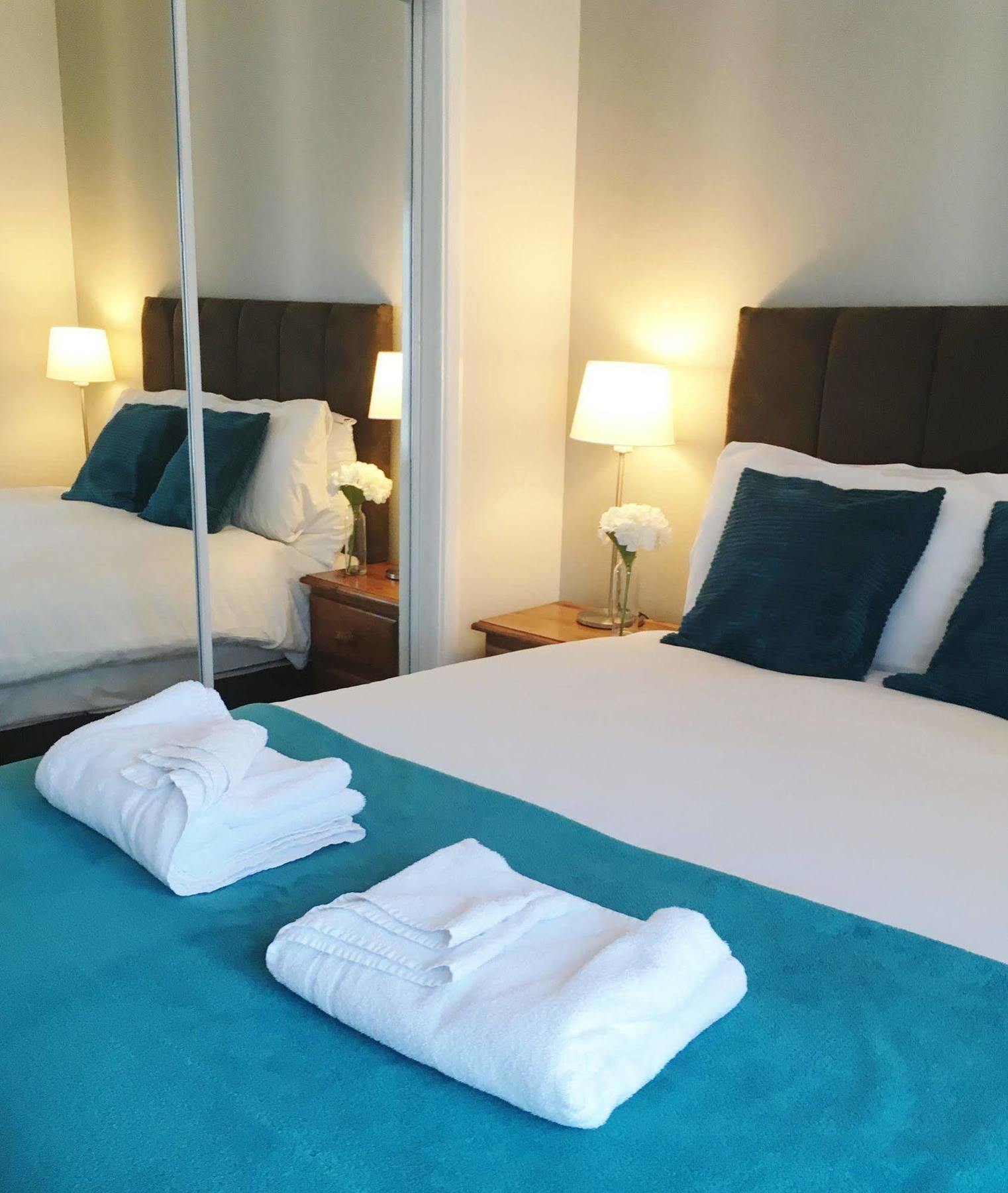 Calton Apartments * Edinburgh
