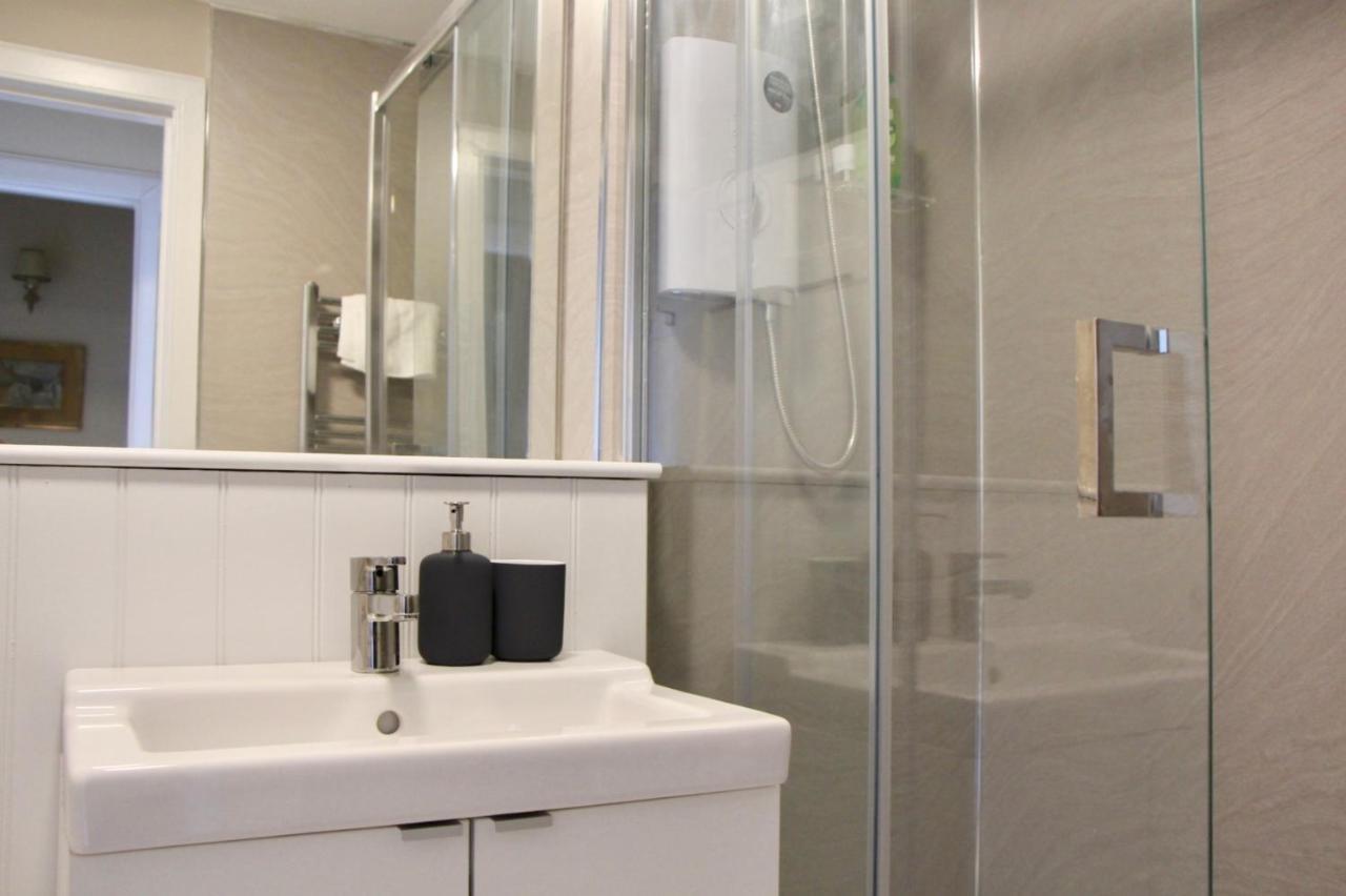 2 Bedroom In Centre Apartment