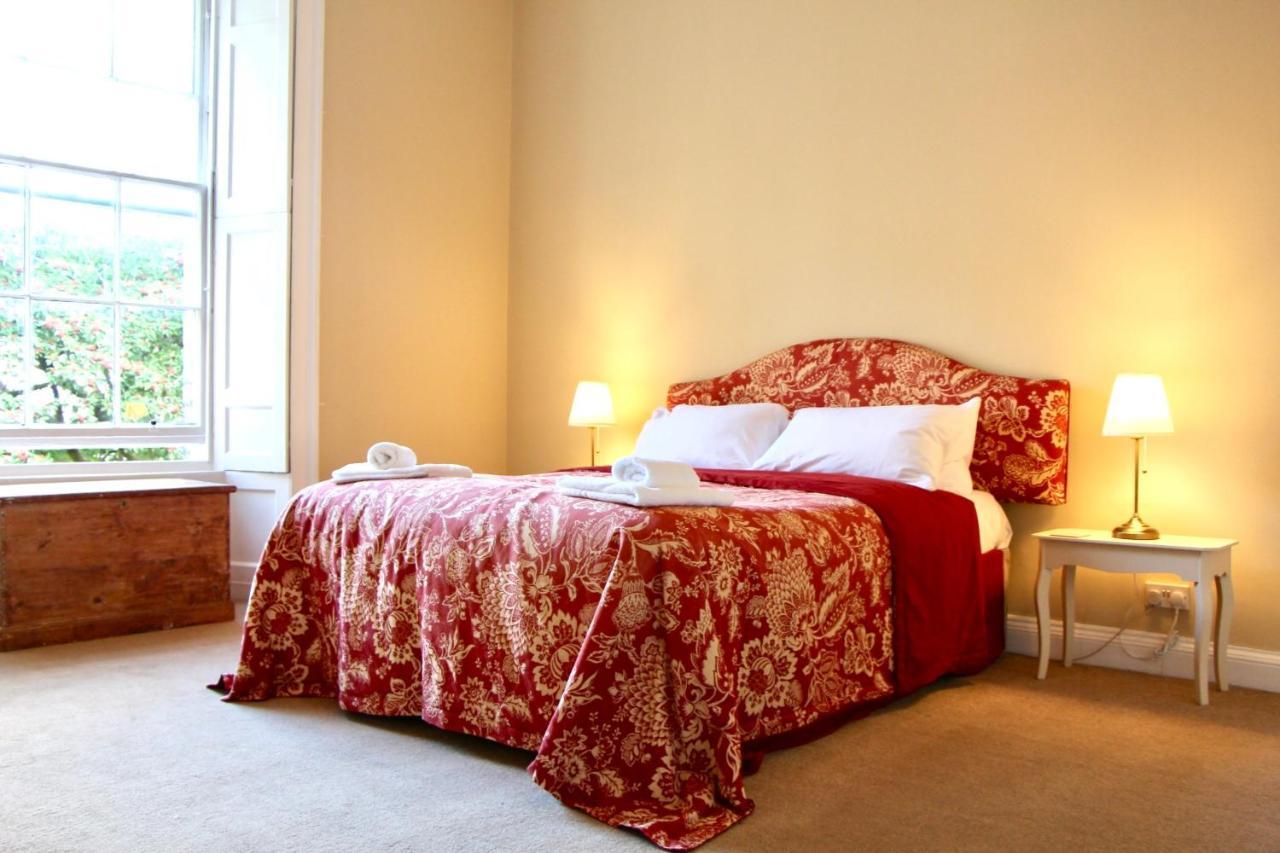 2 Bedroom In Centre Apartment Edinburgh