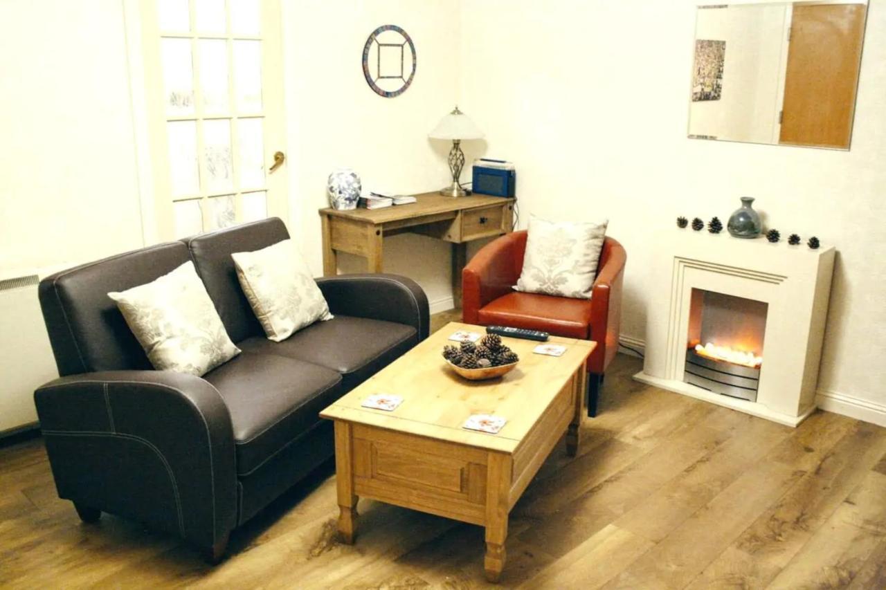 2 Bedroom Flat Near Holyrood Park Sleeps 4 * Edinburgh
