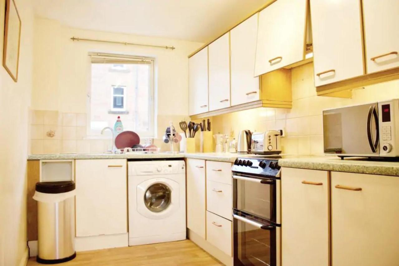 Apartment 2 Bedroom Flat Near Holyrood Park Sleeps 4