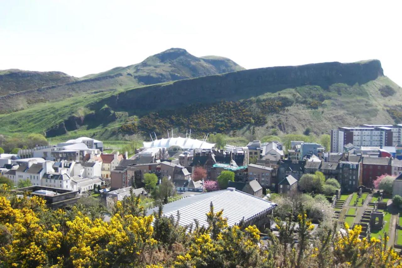2 Bedroom Flat Near Holyrood Park Sleeps 4 * Edinburgh