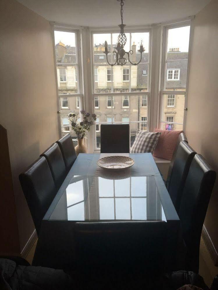 Castle View * Edinburgh