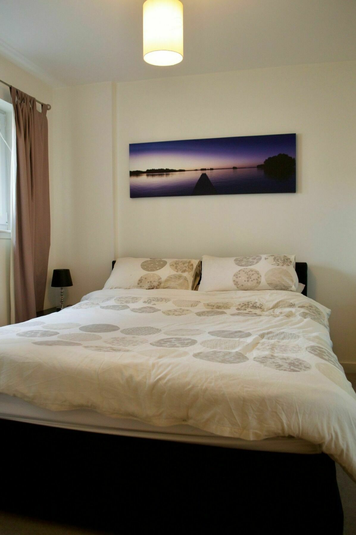Modern & Light Flat In Vibrant Leith! *