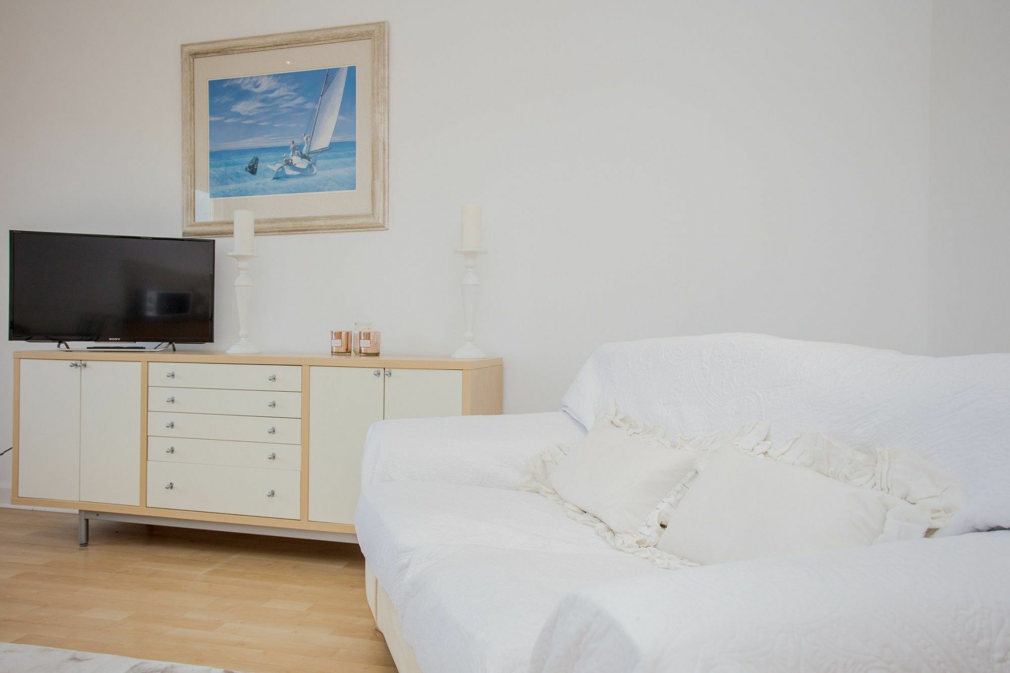 Apartment 2 Bedroom Flat With Balcony Views Of Arthur's Seat