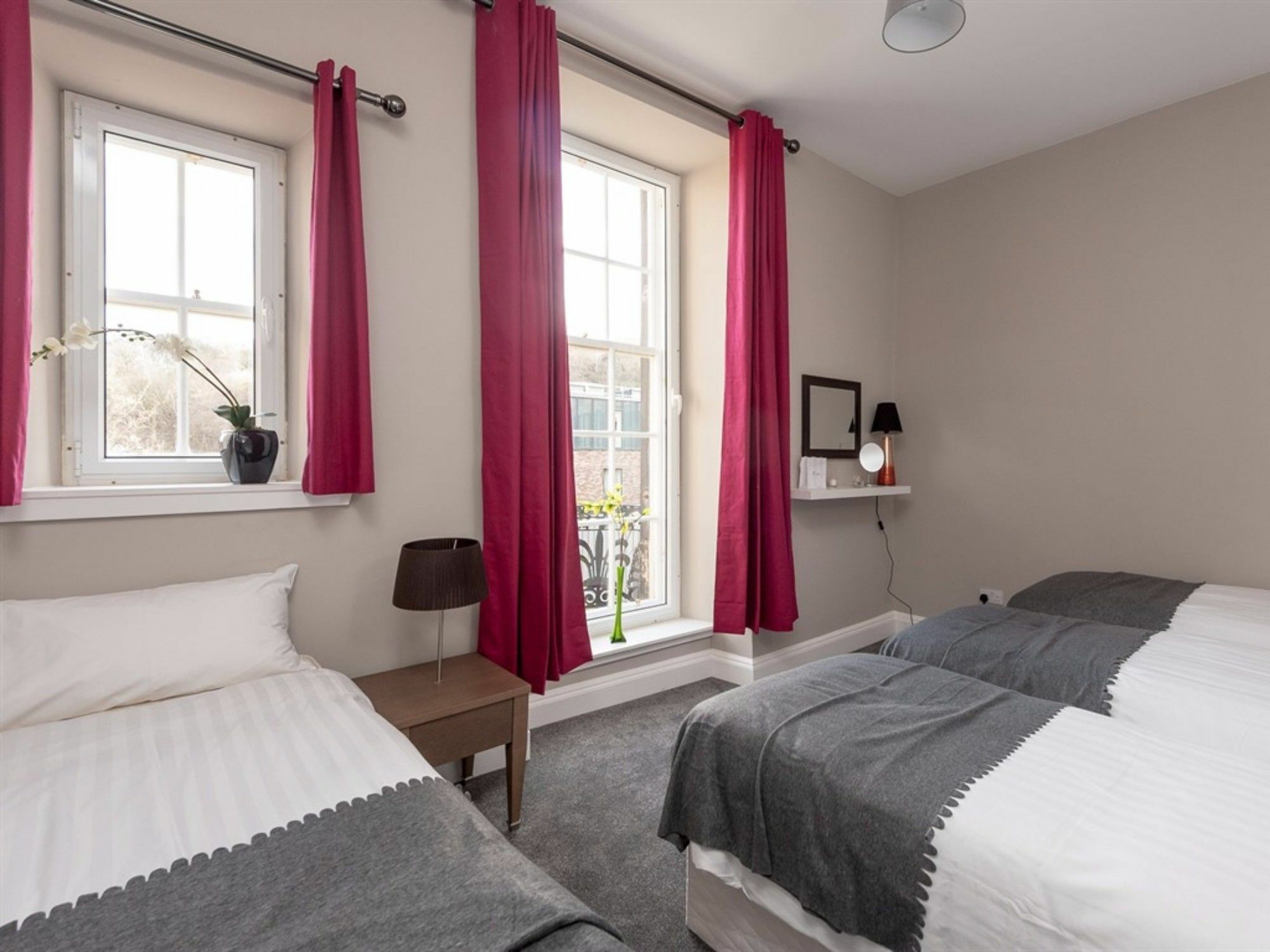 Cornerstone Apartment *