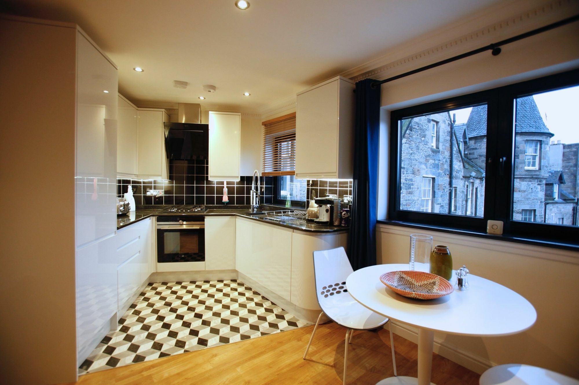 27/3a Cockburn Street