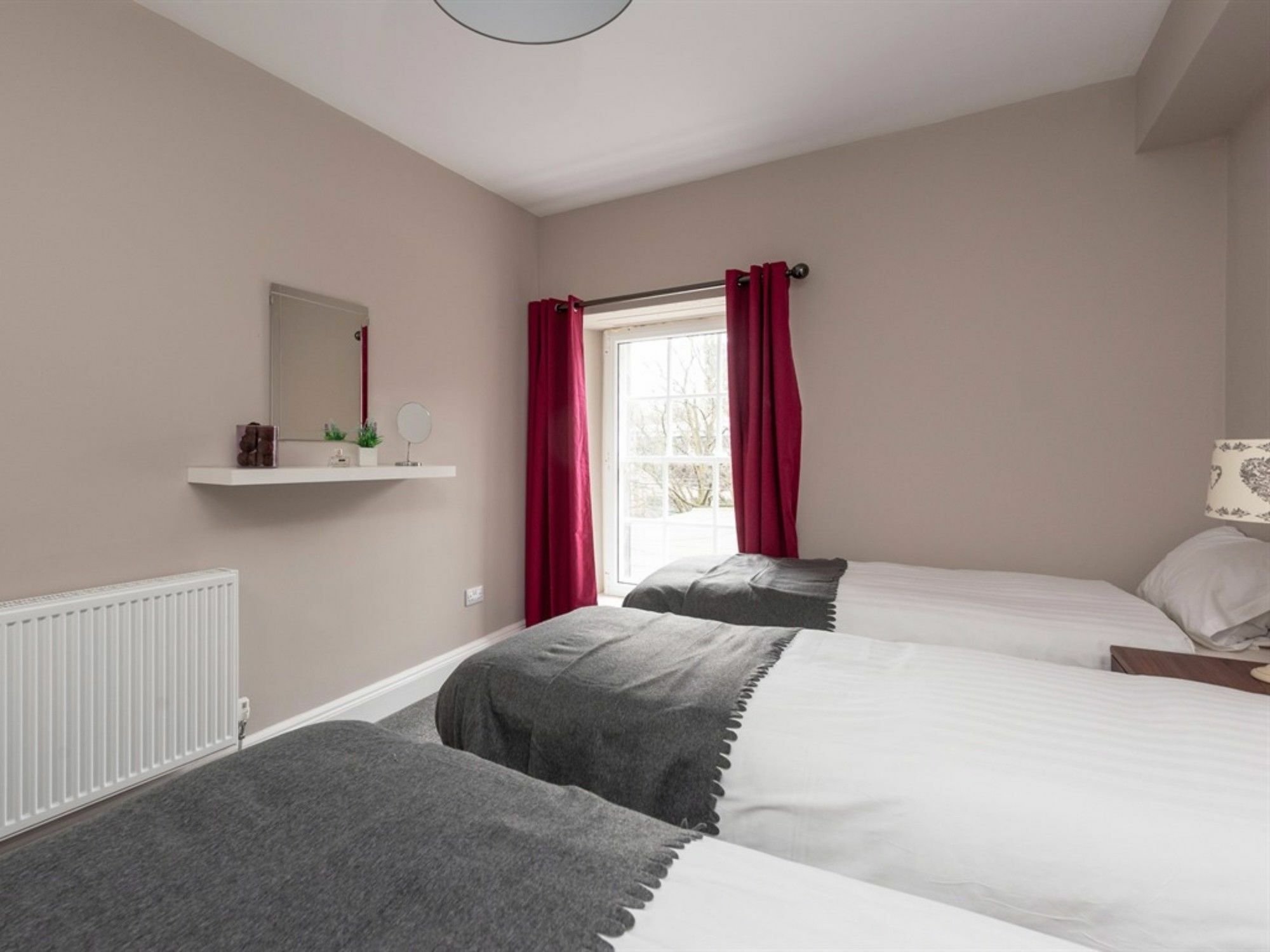 Cornerstone Apartment *