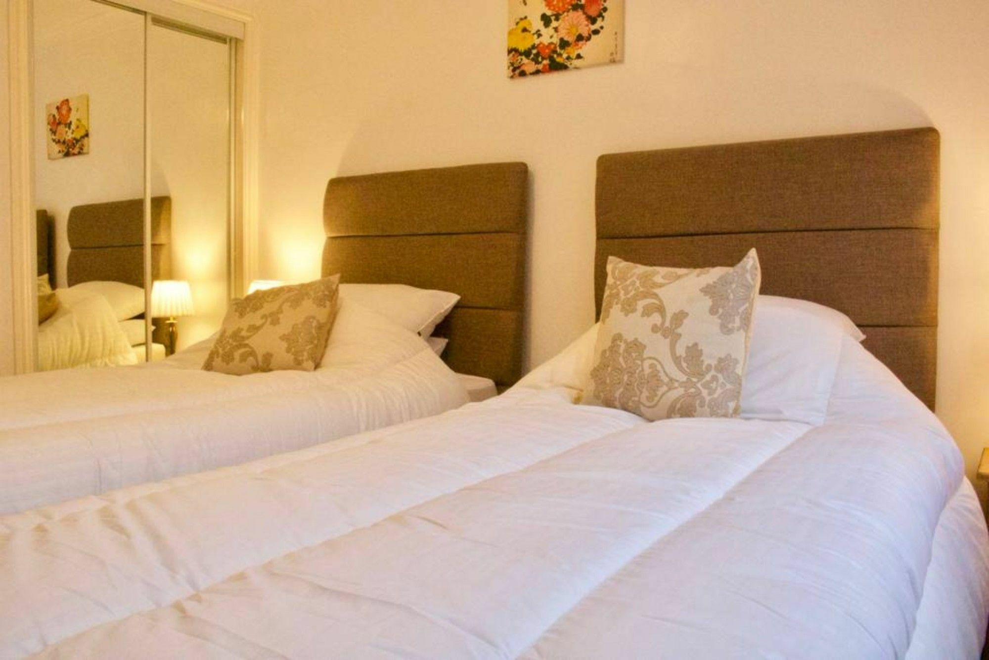 Apartment 2 Bedroom Flat Near Holyrood Park Sleeps 4