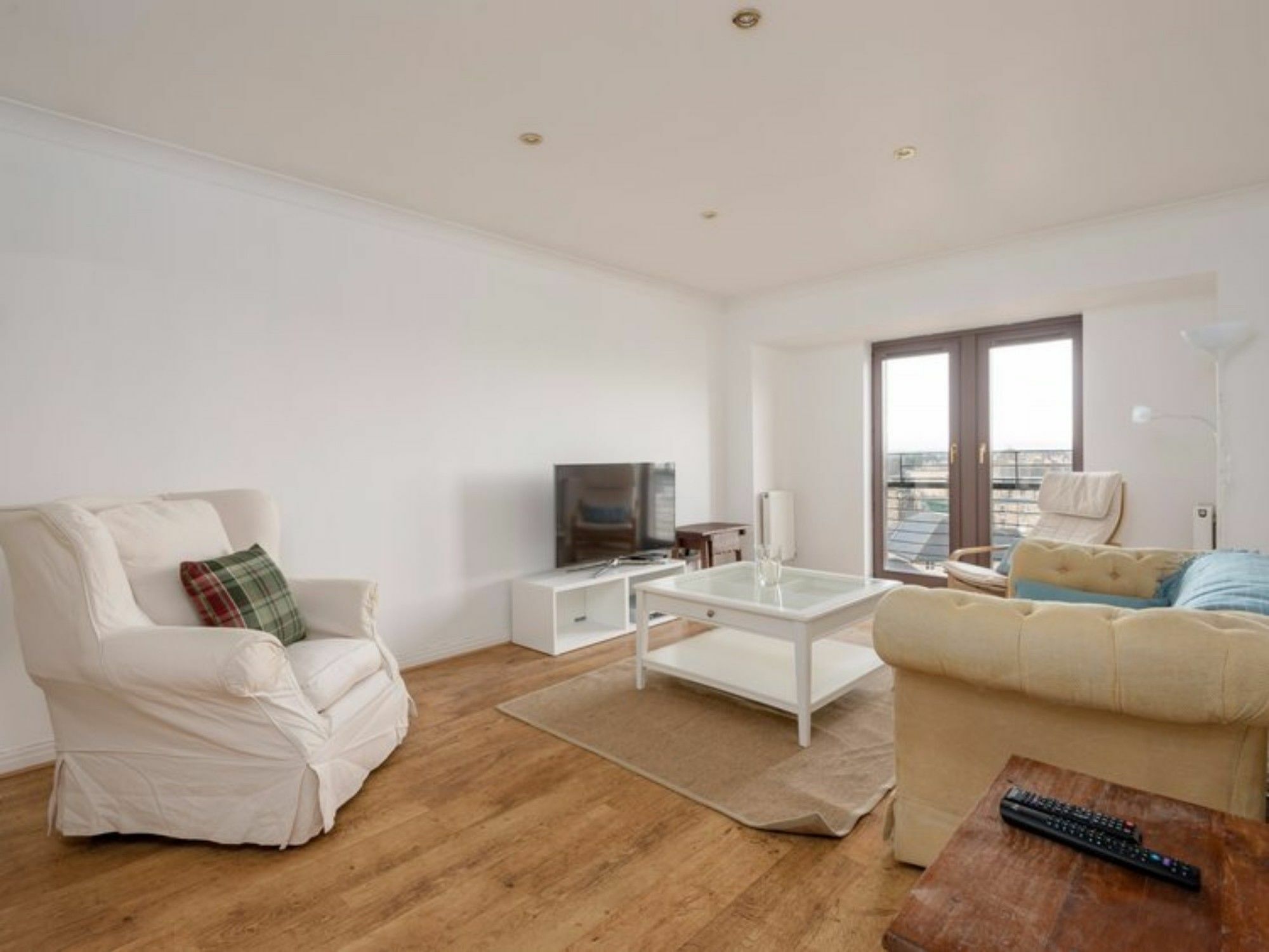 Spacious Flat In Stockbridge Apartment